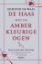 De haas met de amberkleurig...