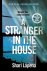 Shari Lapena - A Stranger in the House