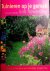 Flowerdew , Bob . [ ISBN 9789059560178 ] 3419 - Tuinieren op je Gemak . ( Resultaat behalen met minimale inspanning . ) Resultaat behalen met minimale inspanning : eenvoudige aanpak tuinieren met gezond verstand laat de natuur het werk doen in de tuin Bob Flowerdew tuiniert graag op zijn gemak. -