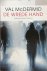 Val McDermid 27755 - Wrede hand