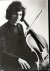Carr, Colin: - [Fotografie, Brustbild en face, mit Cello]